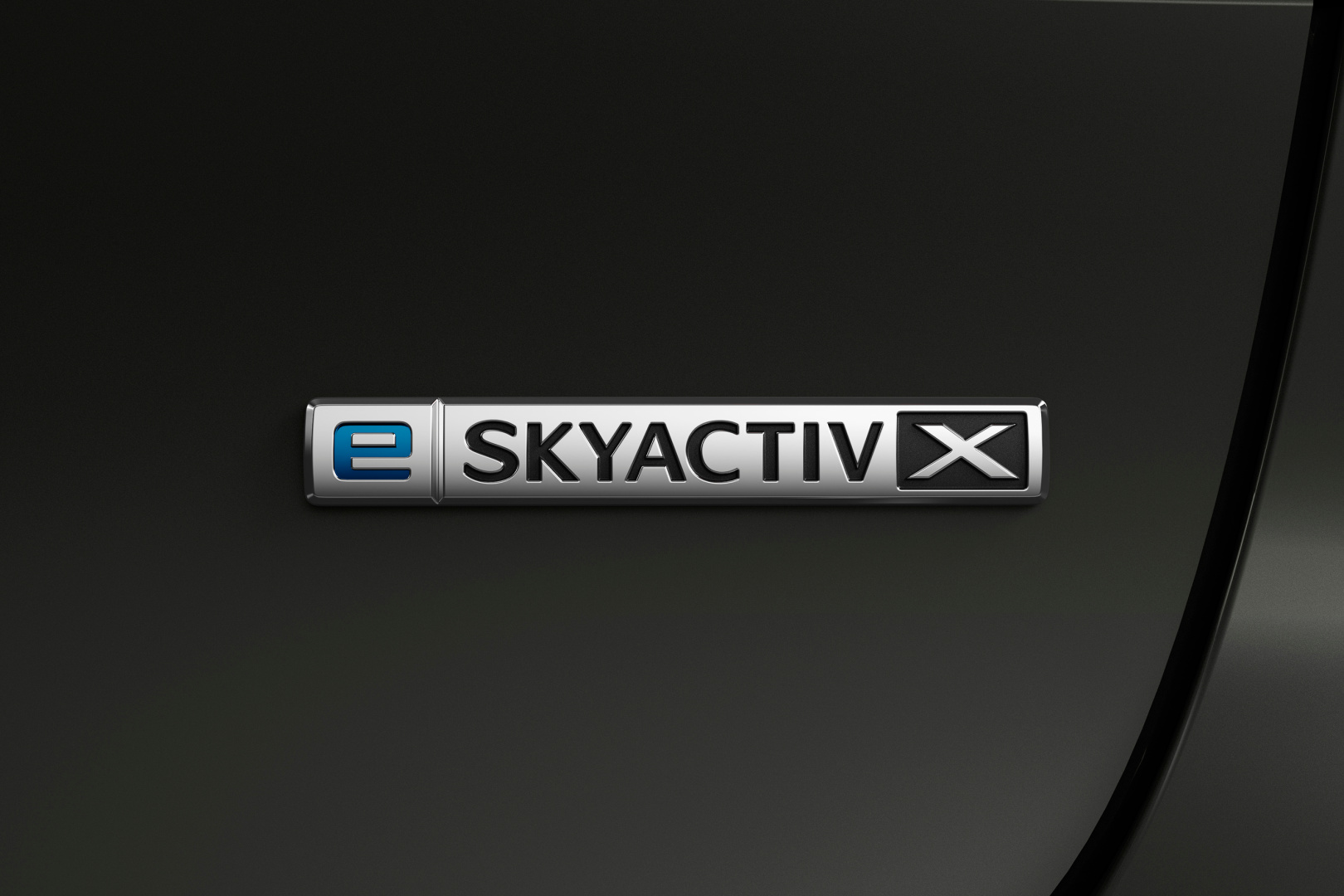 SMALL_10.e-skyactiv_x_badge__l